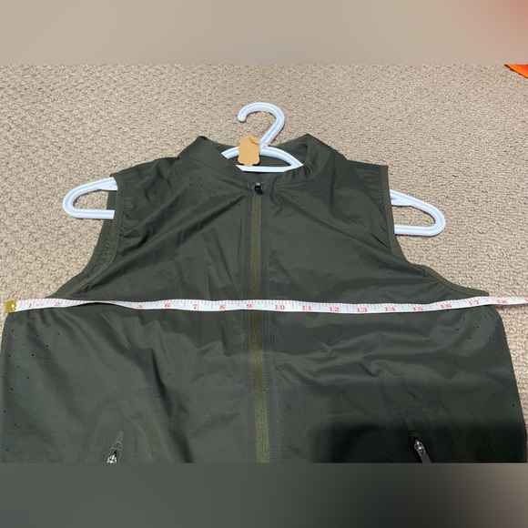 Lululemon | Like the Wind Vest Dark Olive Size 4 - Picture 14 of 16